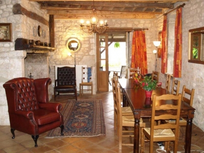 dining-room-holiday-villa-cahors-france