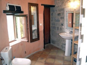 bathroom-ensuite-french-villa-cahors